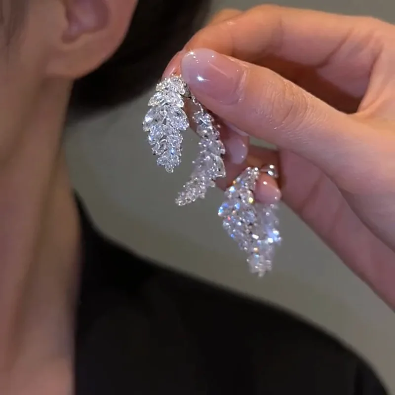 

Exquisite Jewelry Shiny Rhinestone CZ Leaf Stud Earrings Women Luxury Silver Plated Iced Out Glitter Zircon Leaves Drop Earring