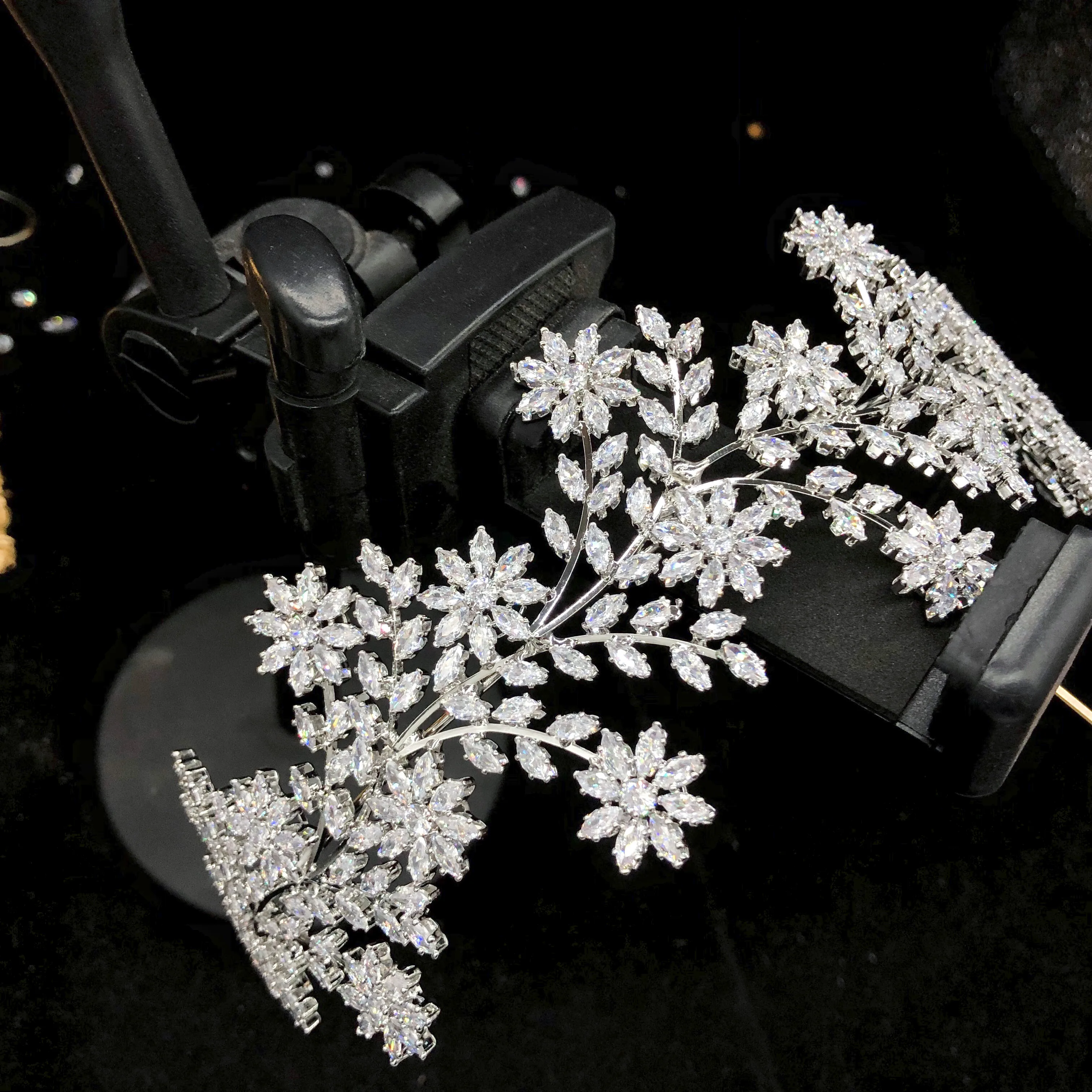 
Hot Sale Elegant flower wedding bridal cubic zirconia zircon hair vine headpiece crystal princess crown 