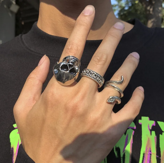 

European and American Retro Hip Hop Exaggerated 3D Snake Index Finger Ring Silver Skull Rings For Men, Picture