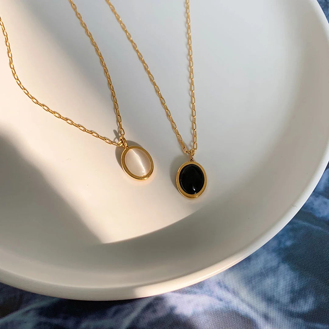 

2 Colors Black Agate Onyx Coin Necklace Small Dainty Charm Moostone Necklace French Vintage Minimalist Stainless Steel Jewelry, Gold