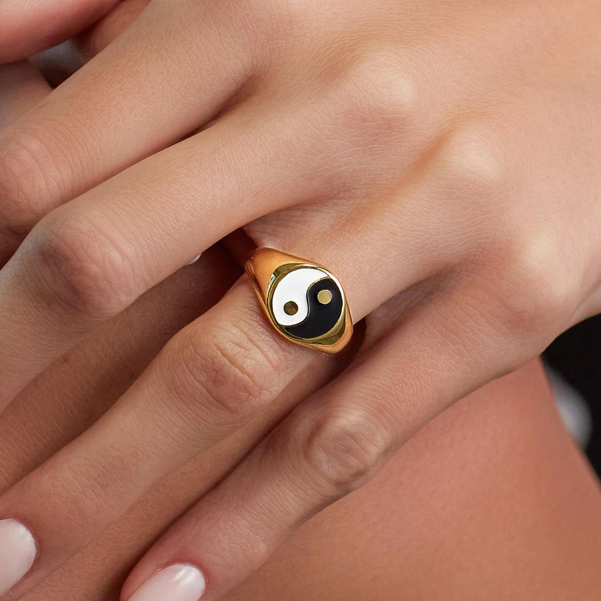 

2021 Vintage Punk Jewelry Stainless Steel Gold Chunky Signet Rings Tai Chi Round Enamel Yin Yang Ring For Women