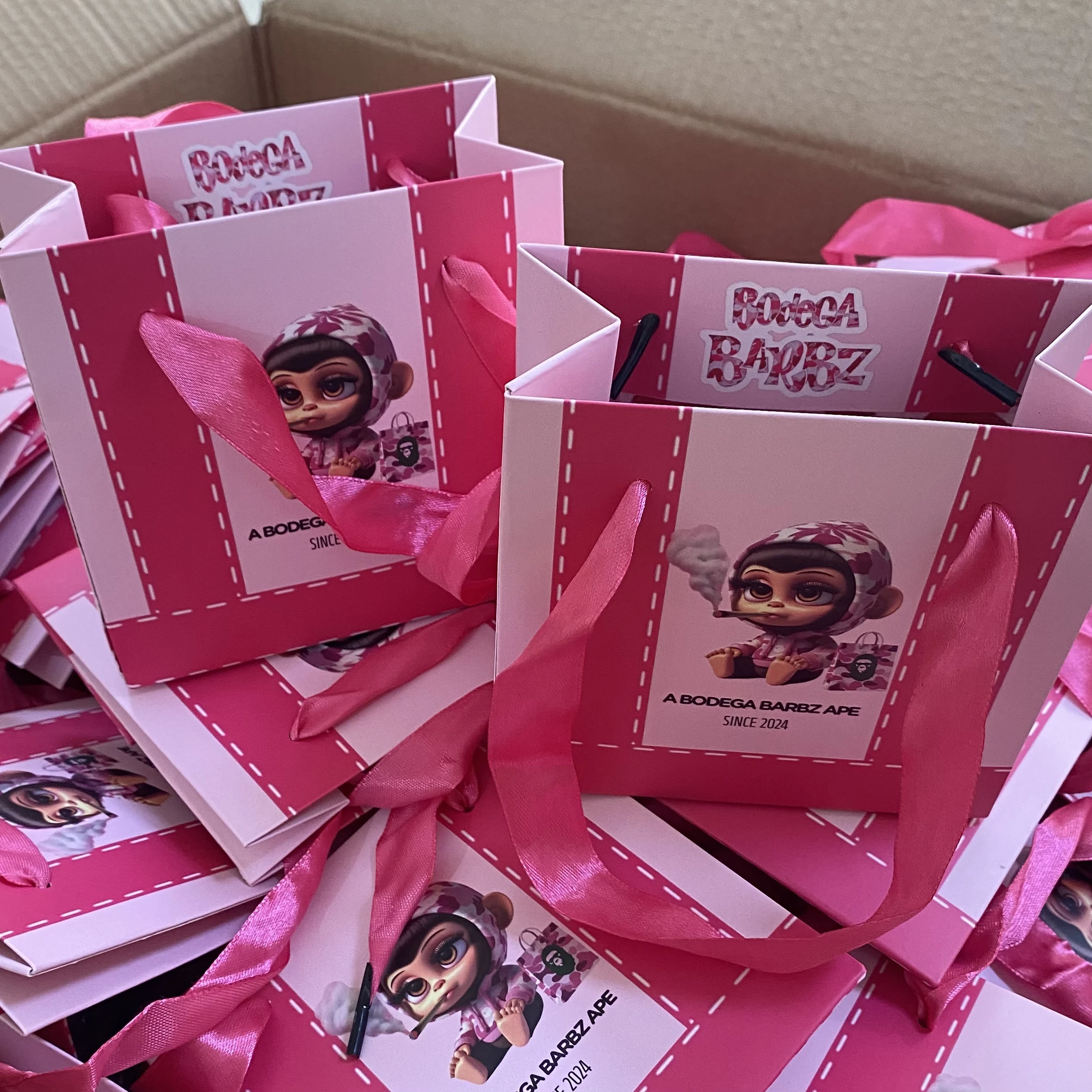 Wholesale Custom Printed Brand Logo Design Promotion Luxury Clothing Retail Gift Shopping Paper Bag With Handles