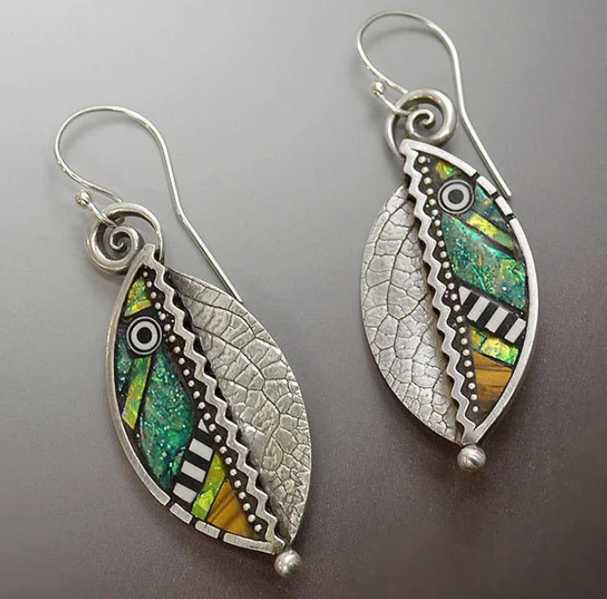 

2020 Fashion 925 Silver Long Hanging Abstract Iridescent Green Creative Zigzag Artificial Wood Leaf Earring necklace set