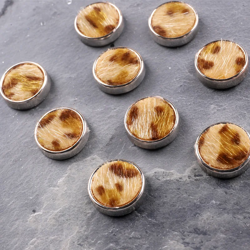 

TSZS 2021 New Style Winter Round Metal Leopard Nail Art Decoration Jewelry Charm Nail Accessory Supplies