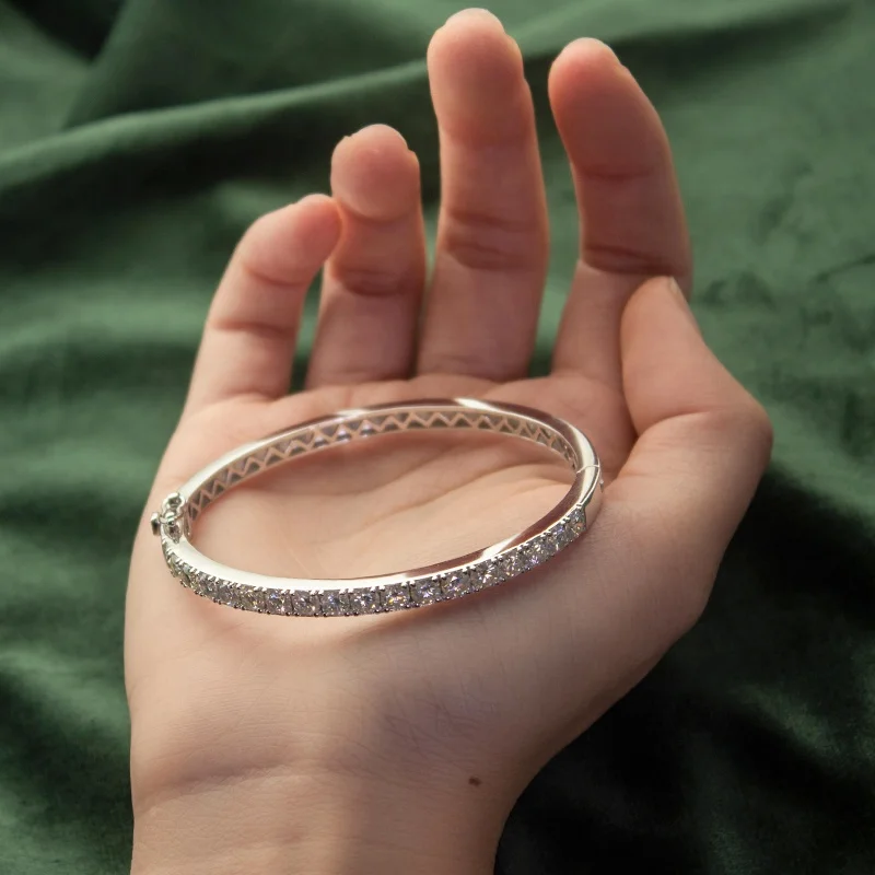 

Classic 925 Sterling Silver D Color Moissanite Diamond Bangle Bracelet, Picture