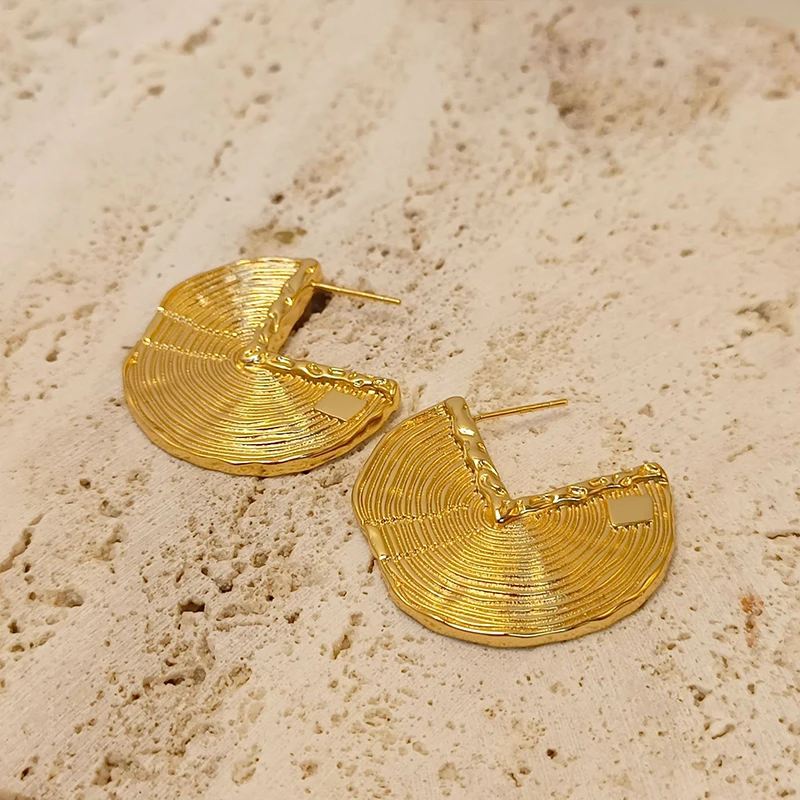 

Geometric 18K Gold Plated Waterproof Statement Jewelry Crushed Semi-lune Dhokra Hyperbole Studs Earrings