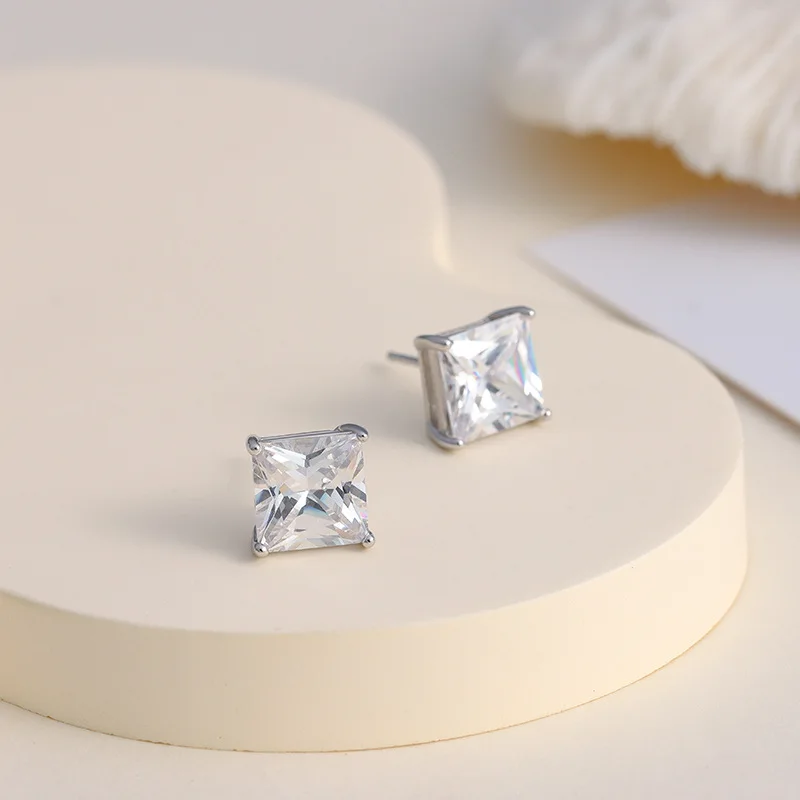 

Cute Design S925 Sterling Silver CZ Block Claw Setting Stud Earrings Silver Jewelry For Women RE3130