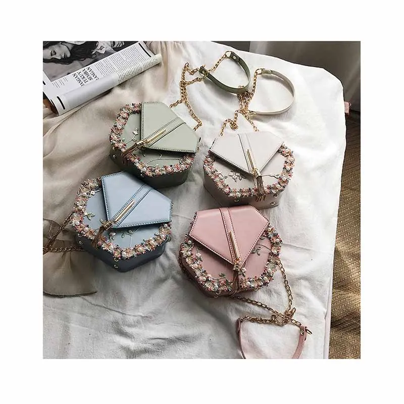 

New Luxury Pearl Hanging Diamond Bags Fashion Girl Party Messenger Sac Texture Chain Tassel Pattern Elegant Women Handbags Bolsa