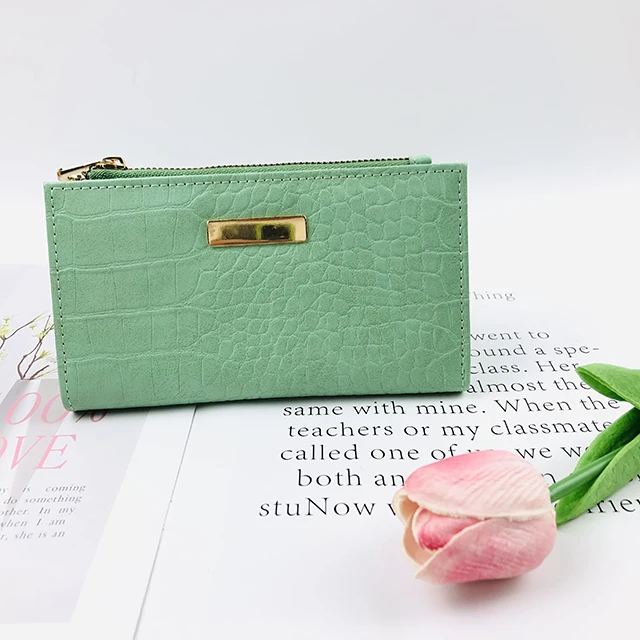 

AIZHU ODM New design Free Sample PU Leather Alligator pattern Metal Plate Button Portefeuille de Madame Ladies Lomg Wallet