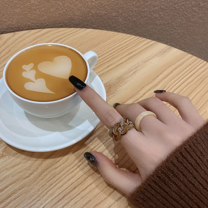 

HOVANCI 4 Korean Style 2Pcs/Set Resin Acrylic Twisted Link Chain Band Ring Clear Brown Acrylic Finger Ring Set, As picture show