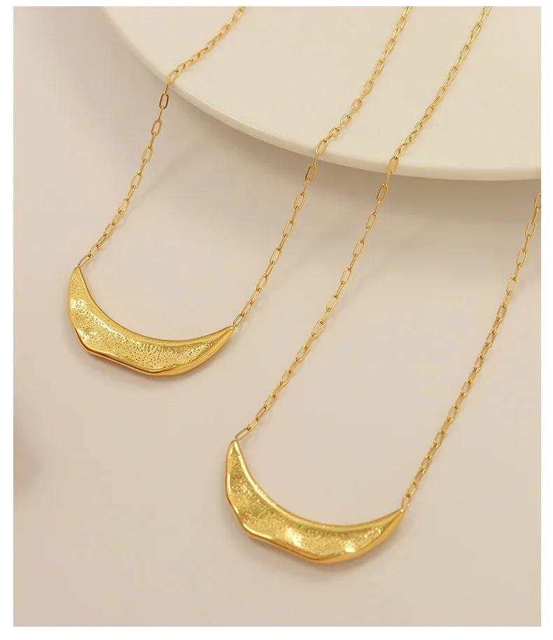 

18k Gold Plated Stainless Steel Jewelry Gift Crescent Moon Waterproof Choker Necklace