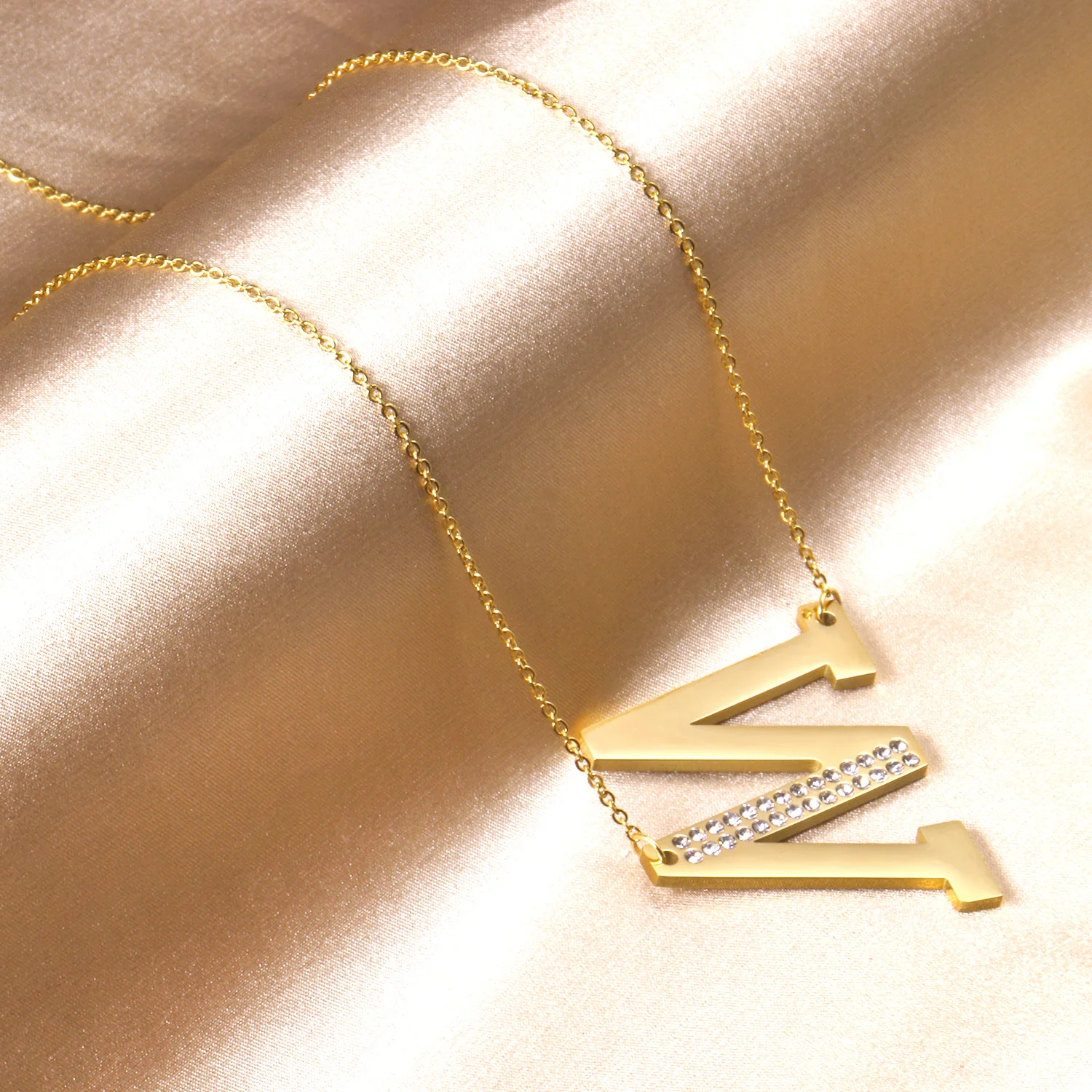 

High Quality Letter M Pendant Necklace Alphabet Initial Stainless Steel Women Black Shell Statement Necklaces