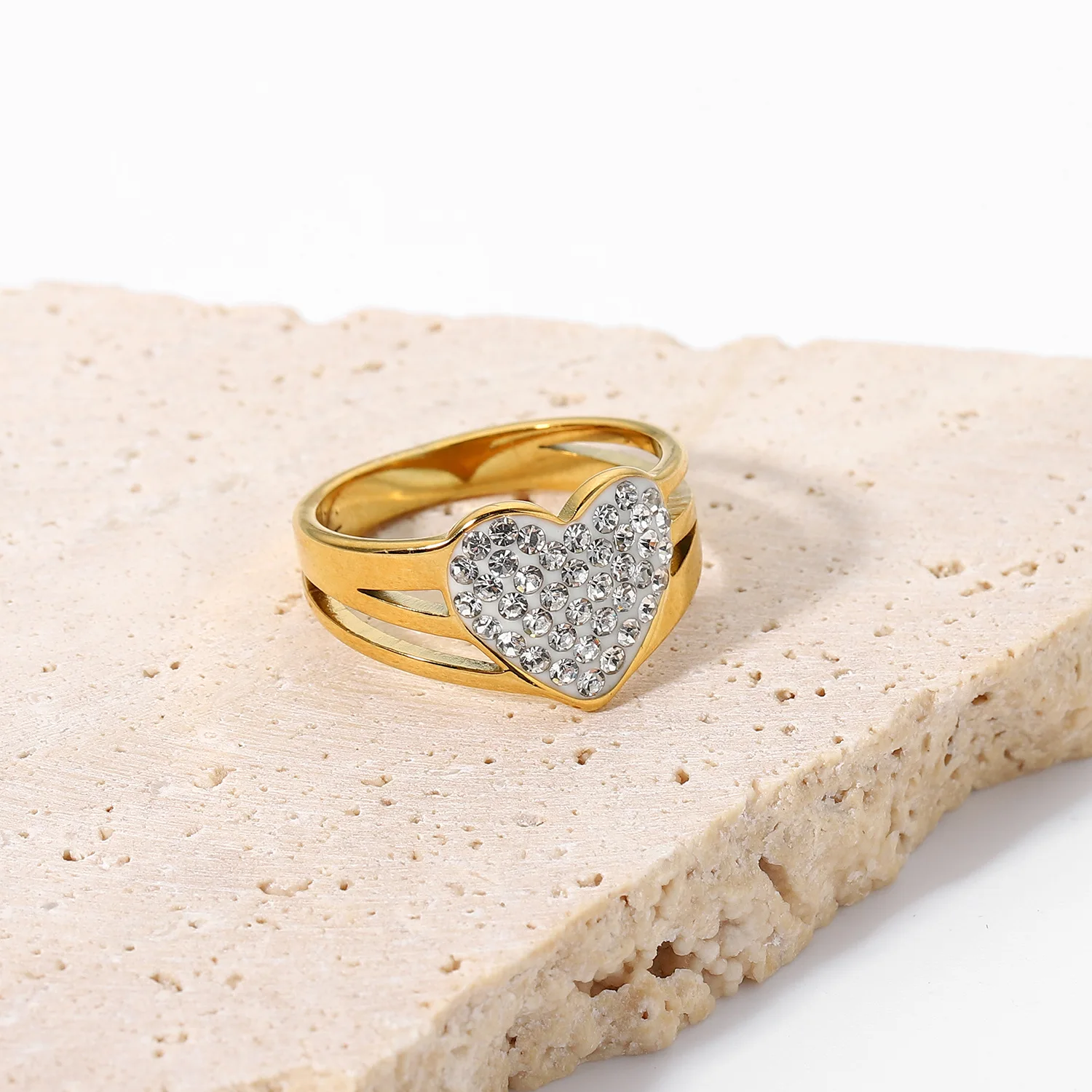 

French Retro Elegant Women's Full Diamond Peach Heart Ring Designer Personality Stainless Steel 18k Gold-Plated Ring Jewelry
