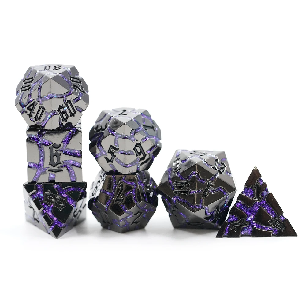 

Hot Sale Blue Mica Glitter Sharp Edge Cracked Style Black Metal Dice Set With Black Number For DND RPG Table Game