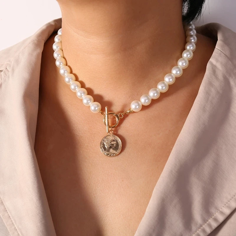 

Coin Round Pendant Necklace Elegant Pearl Necklace for Women