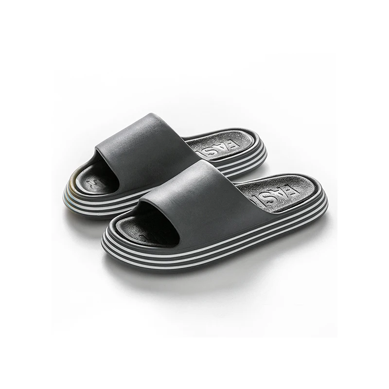 

Joghn runway is soft and thick, and anti slip in summer. It is transported to light trend slippers, Color