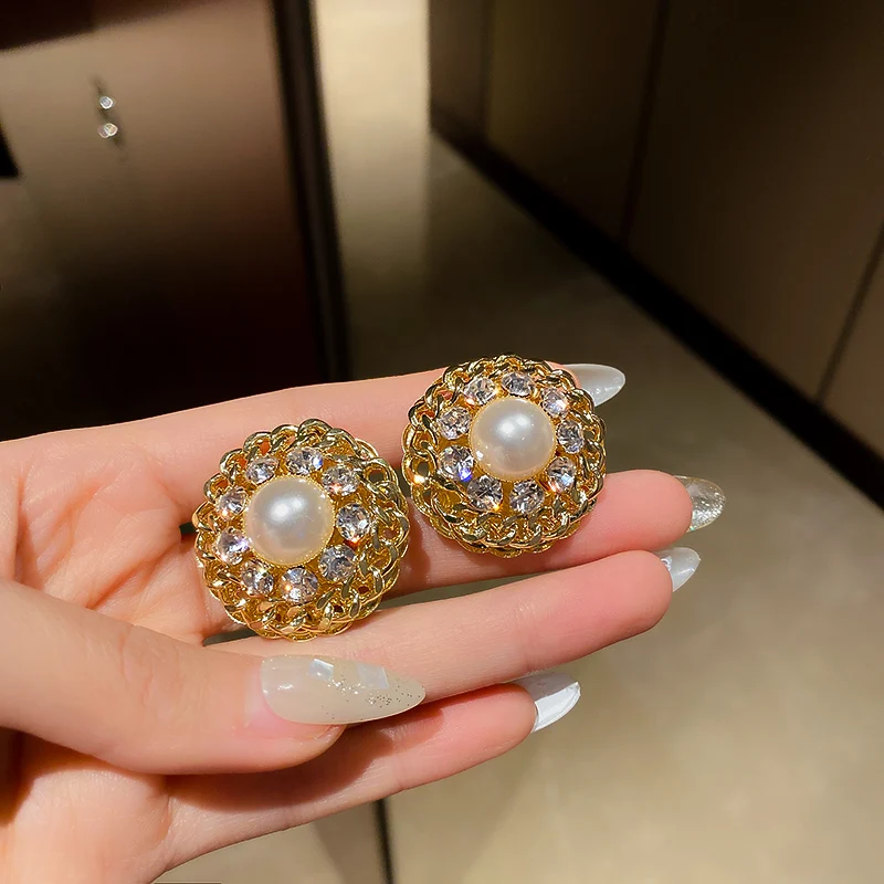

2021 fashion women retro earrings pearl stud