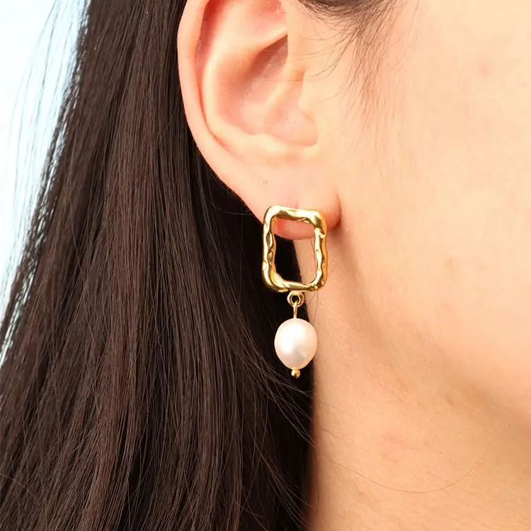 

Chris April 316L stainless steel PVD gold plated natural freshwater pearls orgainc hoops earring