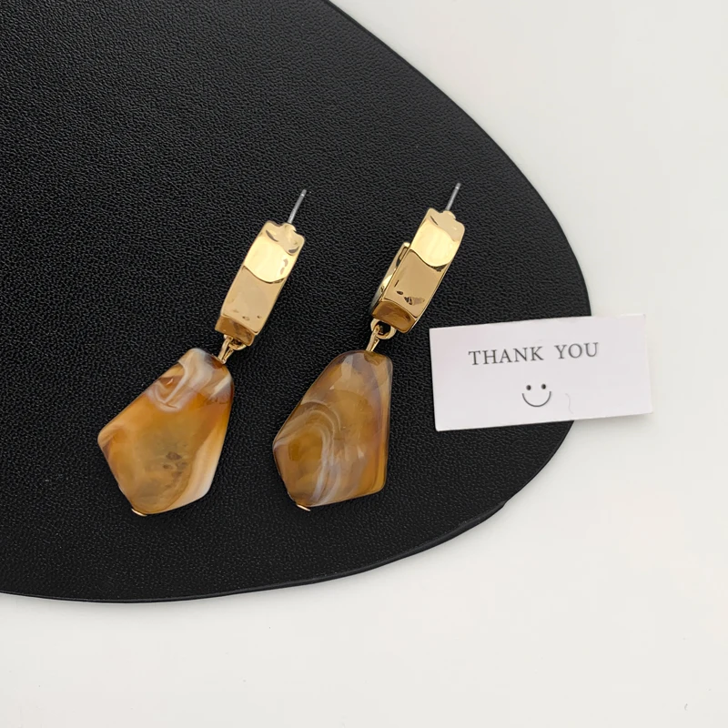 

Vershal A-259 Retro 18k Gold Plated Hot Sale Matte Gold Irregular Resin Drop Earrings For Women