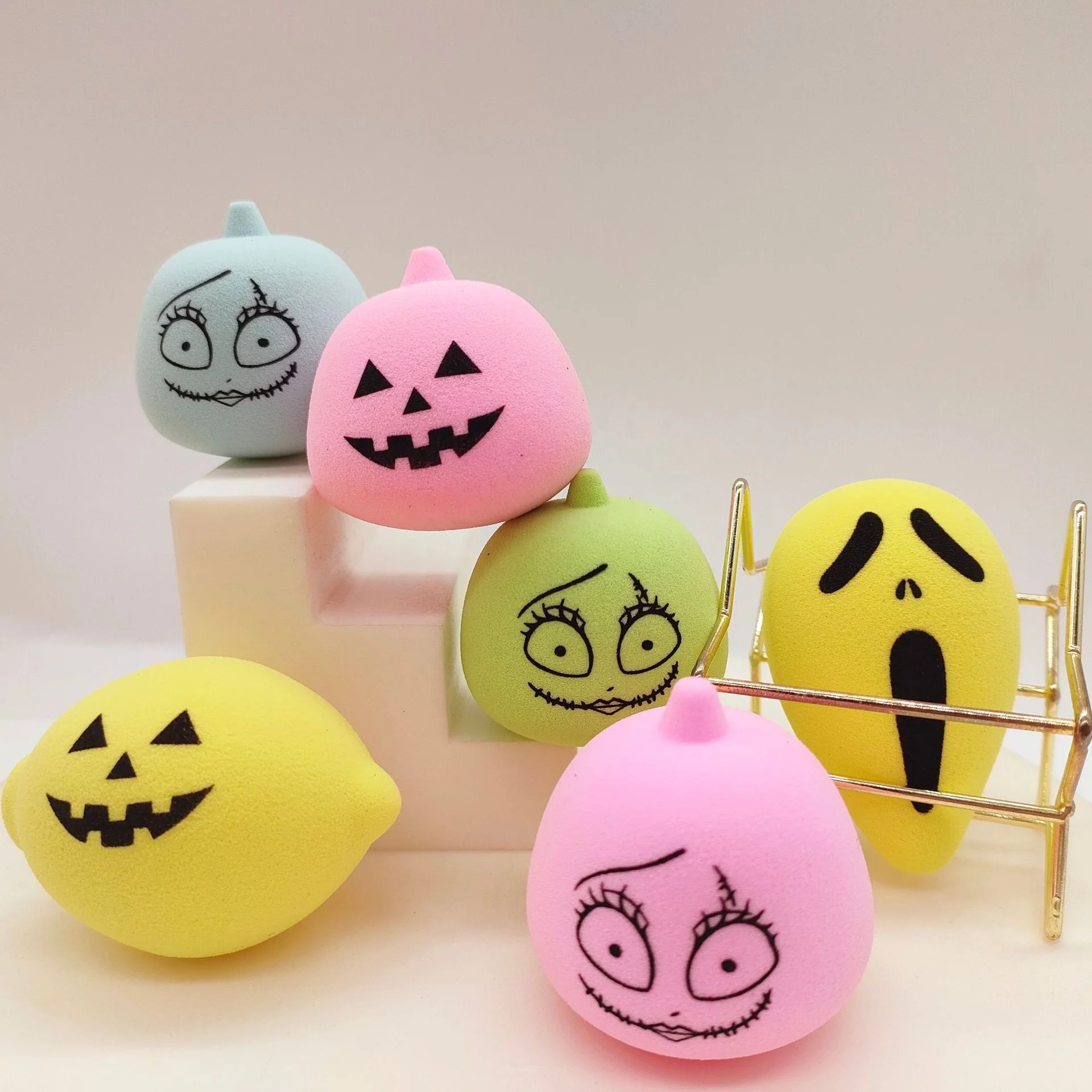 

Huge Stock Hallowmas/halloween Decoration Pumpkin And Bat Latex Free Polydrophlic Foam Custom Pumpkin Makeup Sponge