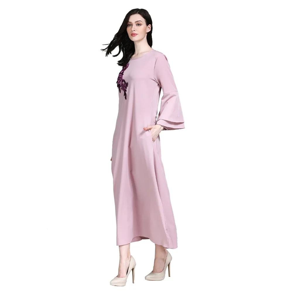 

Long sleeved jumpsuit robes with embroidered Muslim flowers and trumpets