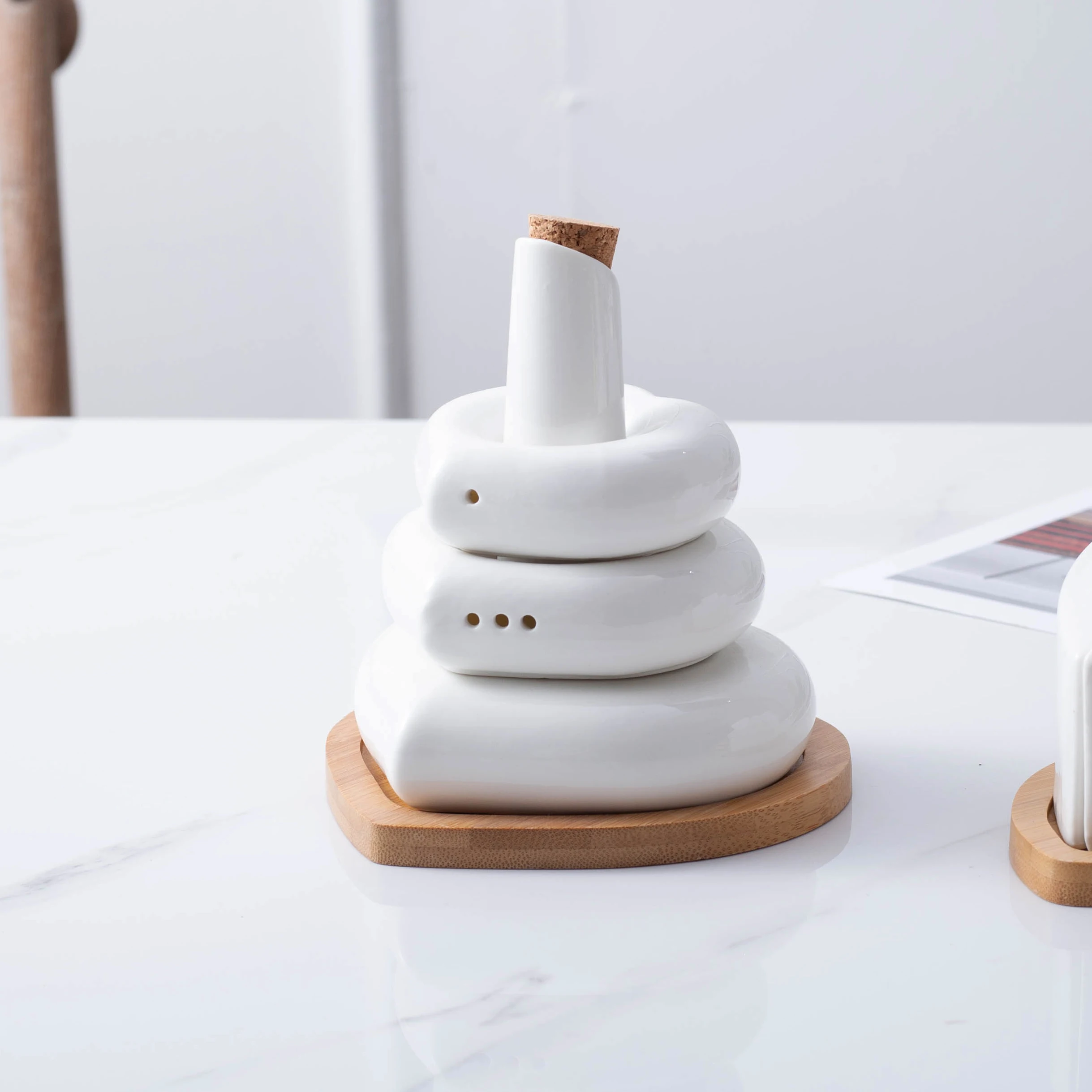 

wholesale heart shape seasoning bottle container domestic white ceramic salt pepper shaker set