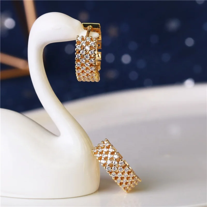 

2021 luxury jewelry 18k gold plated fashion style cubic zirconia huggie hoop earrings for women