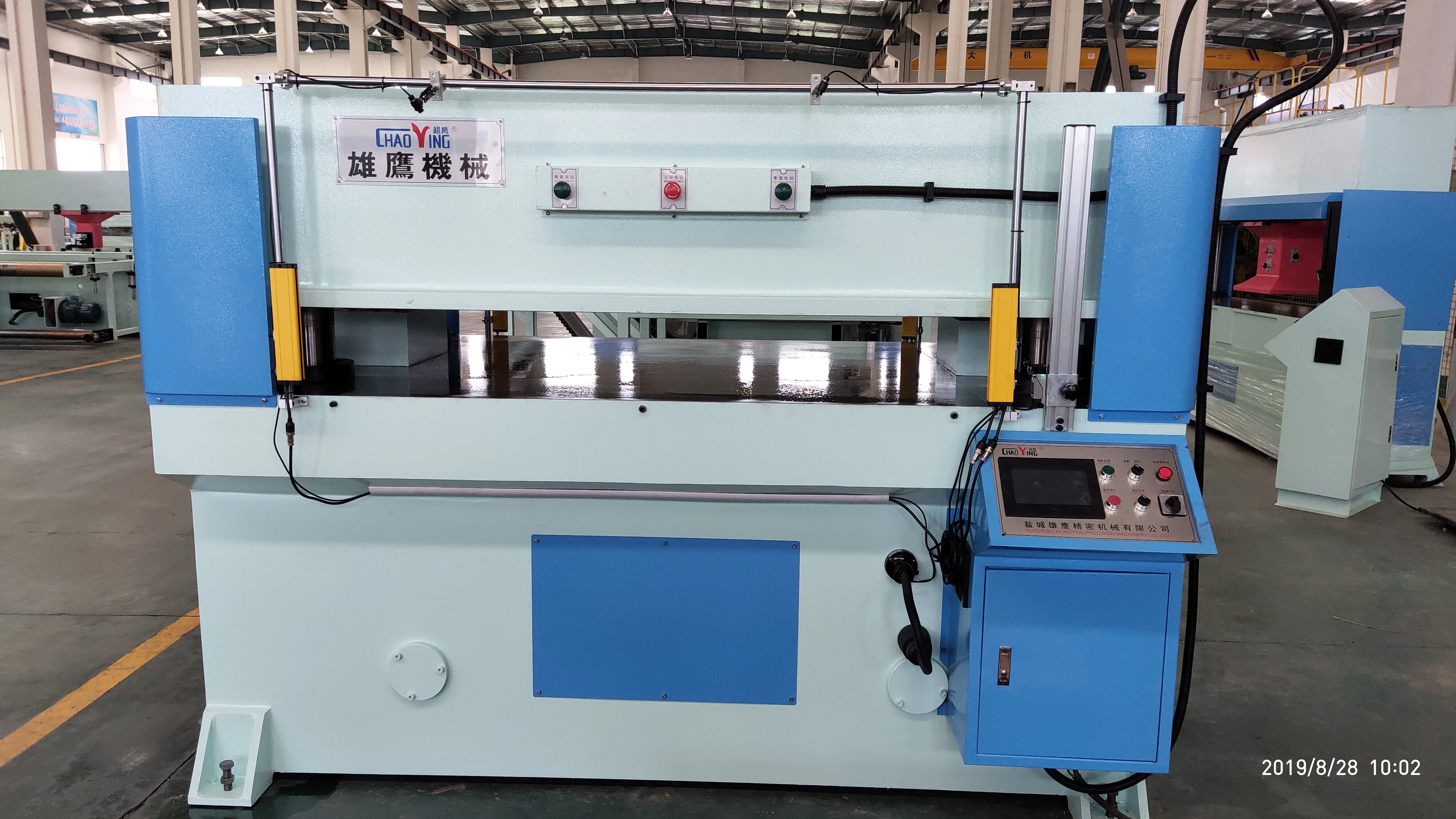 
PVC LVT EVA rubber floor hydraulic cutting machine 