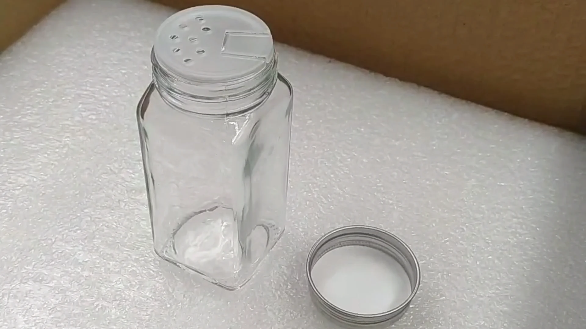 14 4oz Glass Spice Jars W/2 Types Of Preprinted Spice Labels Complete