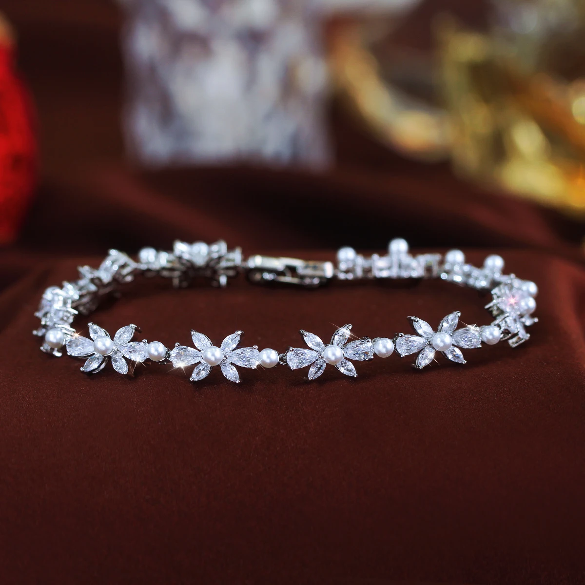 Graceful Beauty Women Wrist Jewelry Flower Shaped Bright Cubic Zircon Crystal Wedding Pearl Bracelets Bangle for Girls