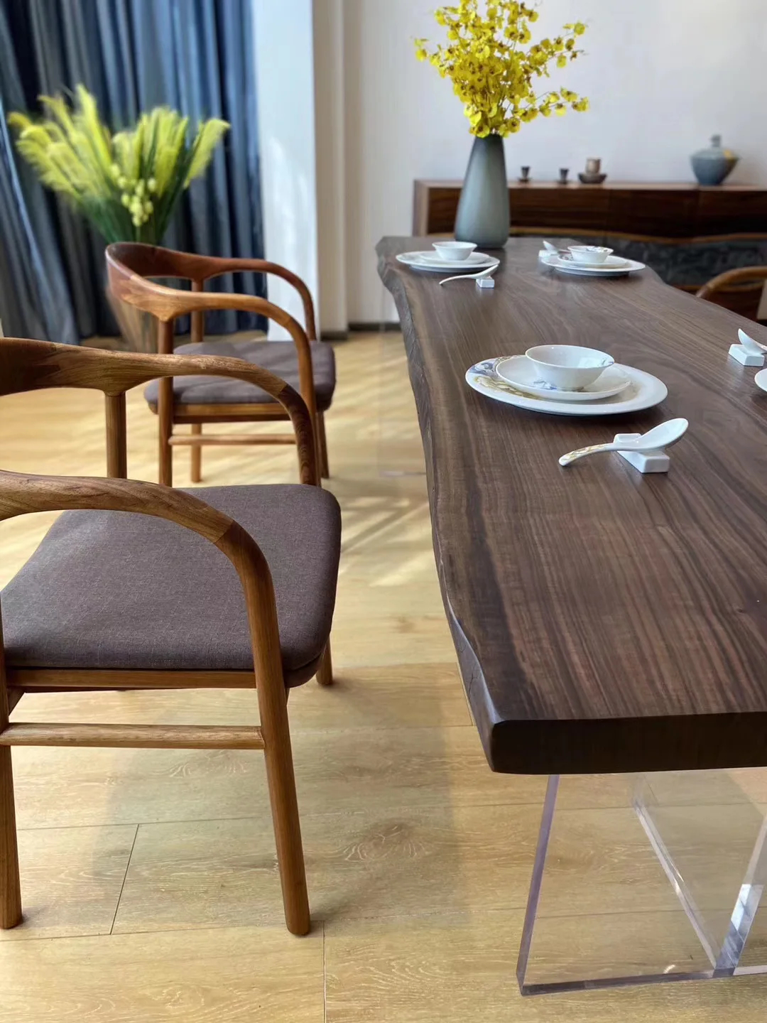 中国供应商优质洋槐核桃地砖田园风格酒吧餐厅实木餐桌