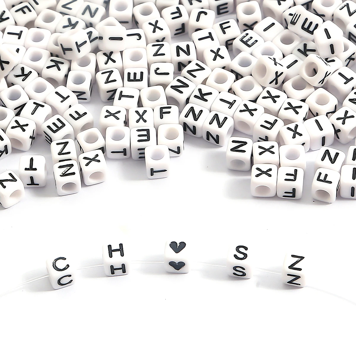 

100pcs/Pack  Plastic Acrylic English White Cube Letter Beads Alphabet Beads Text Beads