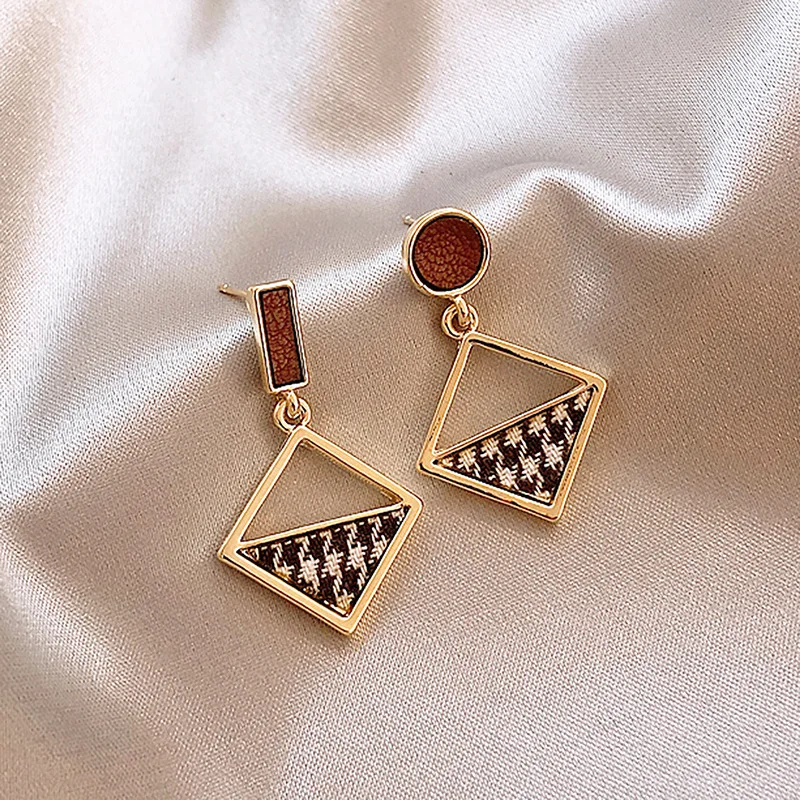 

Korean New Style Retro Pendant Earrings Geometric Asymmetry Square Drop Earrings, Picture shows