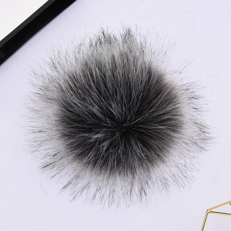 
Factory direct supply customized size fluffy faux or fake Silver Fox fur pom poms  (62409043678)