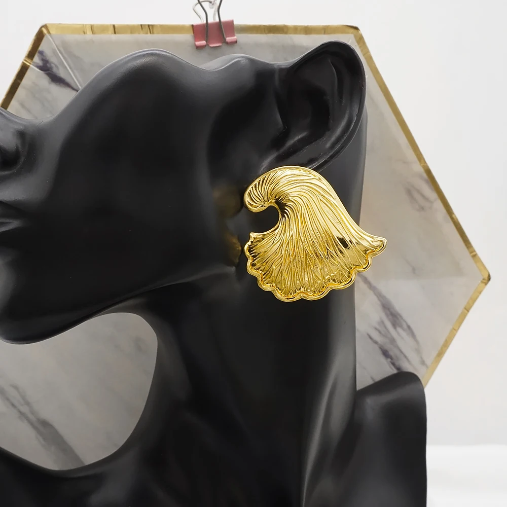 

gold designer earrings fashion earrings trend 2021 for women E498, Picture shows