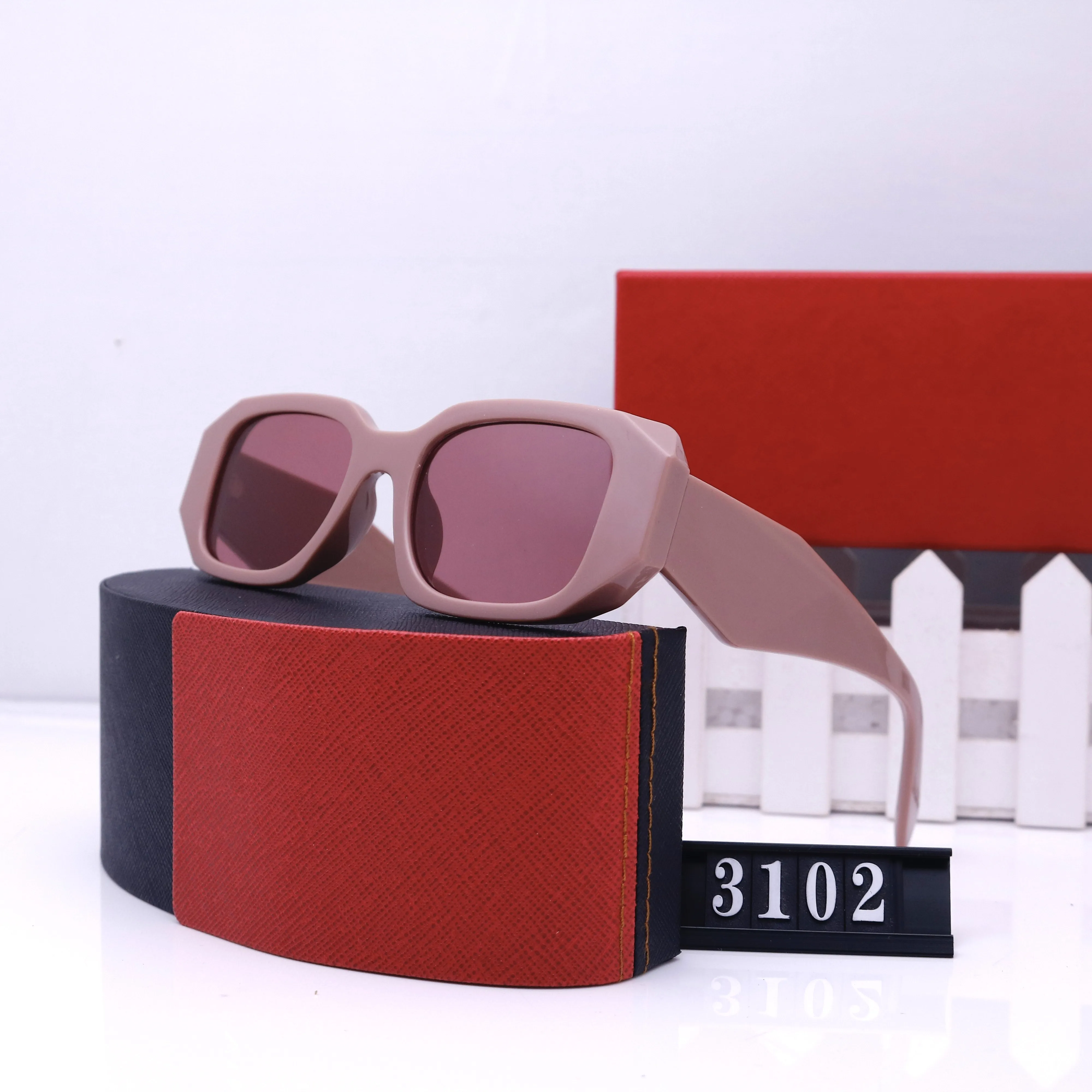 

3102 The manufacturer has a weekly sale of oversized square sunglasses for men and women from luxury brands, 6 color