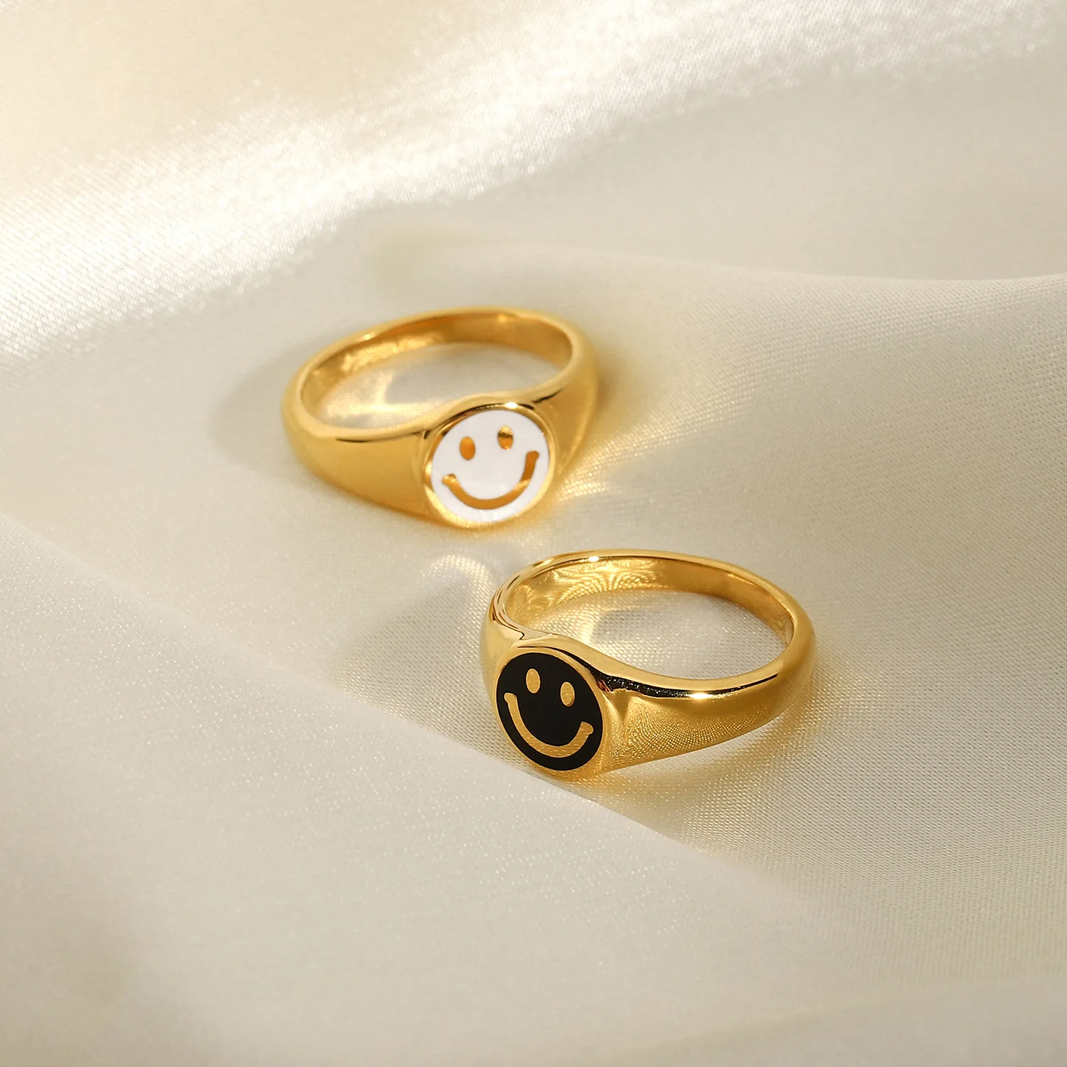 

Hot Sale INS Fashion Cute Friendship Ring Gold-Plated Stainless Steel Smiley Ring for Women, Gold color