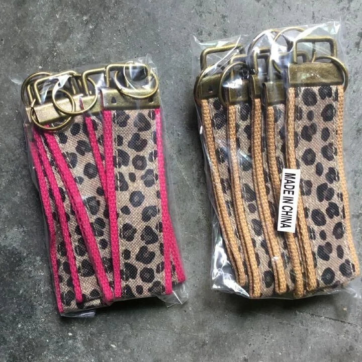 

Wholesale Leopard Printing Key Holder Khaki Leopard Keychain Holder Pink Leopard Key Fob DOM1061418