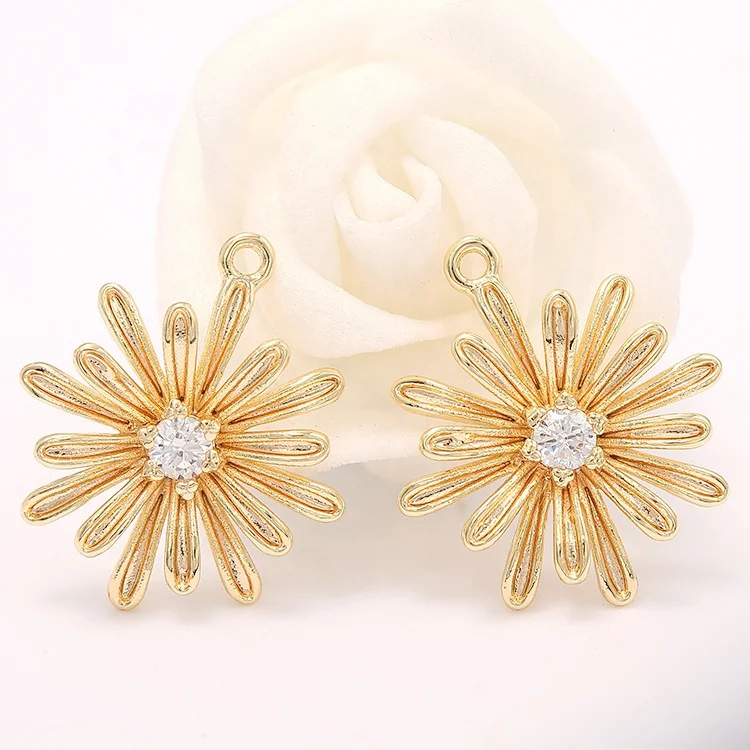 

New Design Jewelry Accessories Daisy Flower Shape Inlaid Zircon 14K Gold Plated Charm