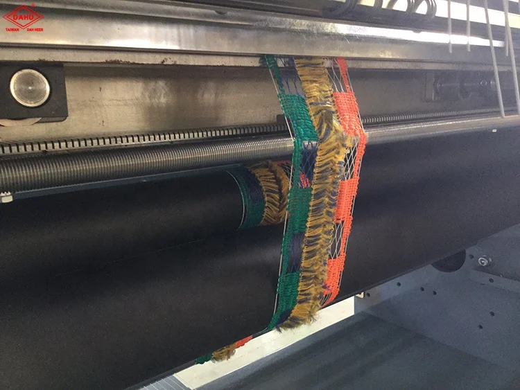 AUTOMATIC FANCY YARN CROCHET MACHINE 02.jpg