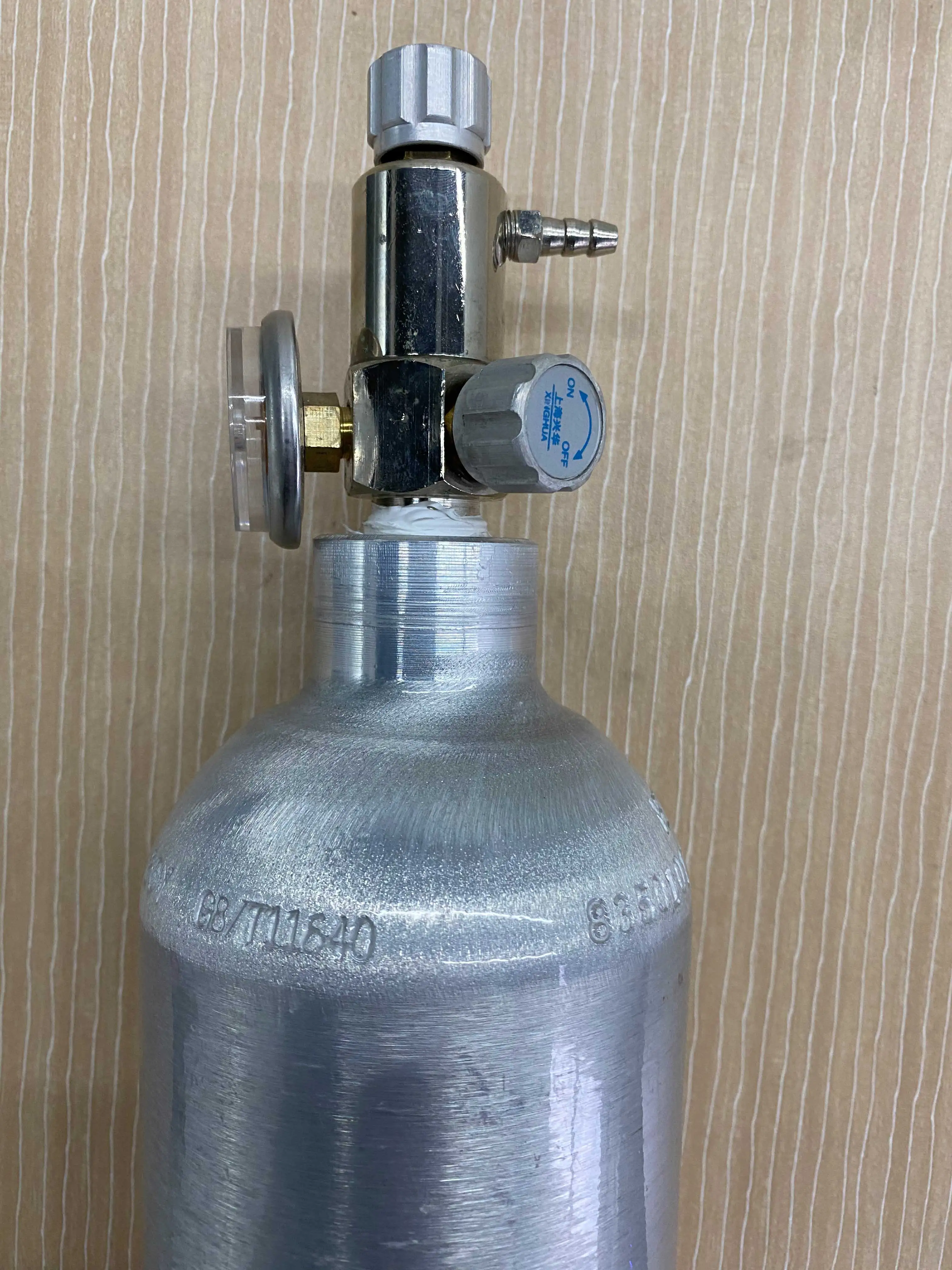 4l elevated helium gas cylinder