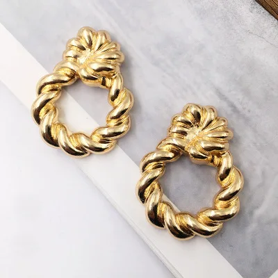 

2021 Best Selling Geometric Hollow Circle Stud Earrings Real Gold Plated Twisted Circle Earrings