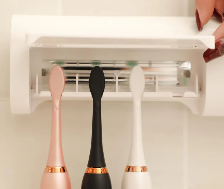 
2020 home intelligent LED wall mounted toothbrush holder for electric toothbrushes sterilize uv light USB toothbrush sterilizer 