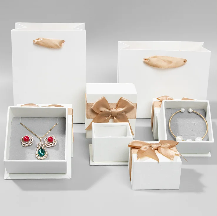 

2022 custom brand jewelry package box ring caixa de joias Boite a bijoux, White / pink