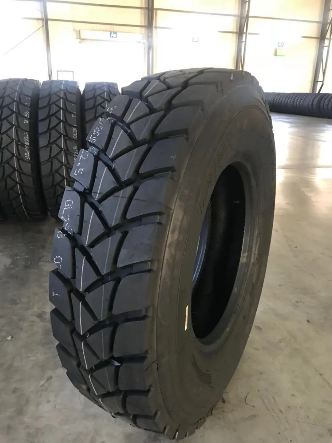 Fullmile Regroovable Radial Commercial Big 12r22.5 Truck Tire - Buy ...