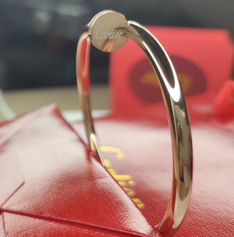 

SHUSHU Hot Sell Wholesale JUS TE UN CLOU BRACELET with DIAMONDS, Rose gold
