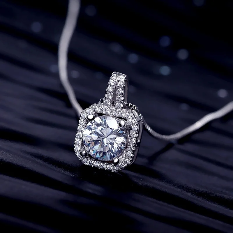 

Simple Short Clavicle With Zircon Square Diamond Pendant Necklace