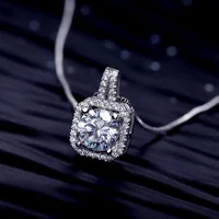 

Simple short clavicle with zircon square diamond pendant necklace