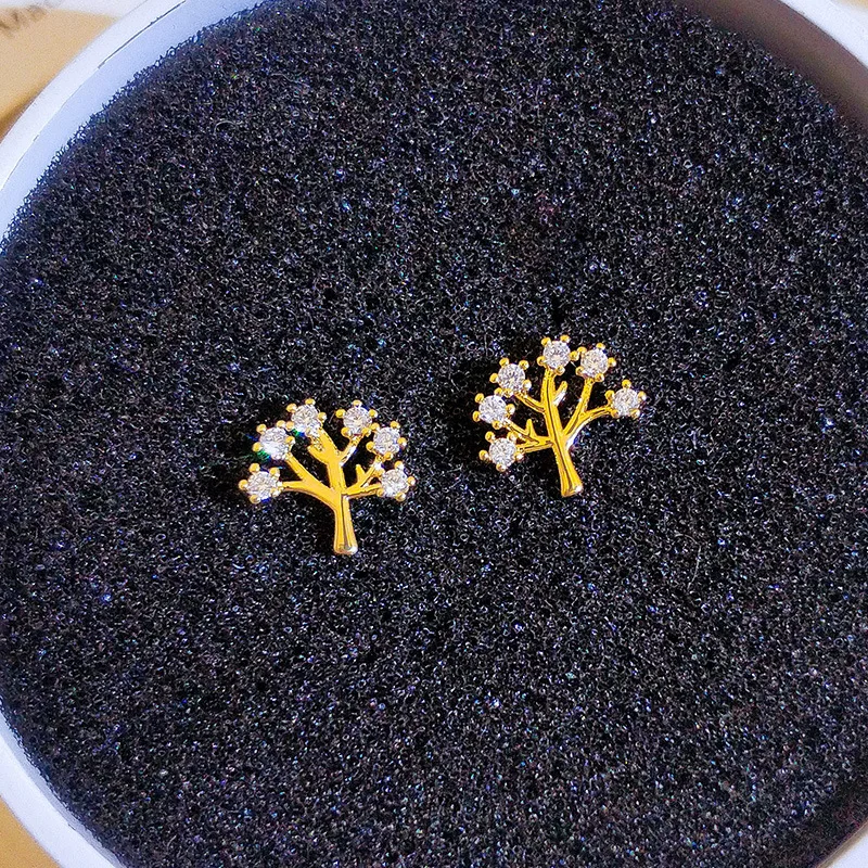 

Hotselling Lovely 18K Gold Plated Inlaid Crystal Leaf Stud Earrings Mini Rhinestone Small Tree Earrings For Gifts