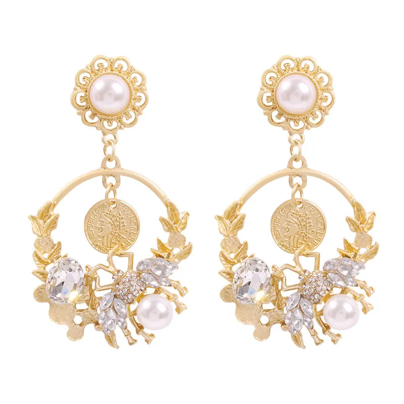 

Hongtong Fashion Earings Jewelry Coin Pearl Crystal Hoop Earring With Pendant Gold Silver Lovely Bee Earrings, Picture